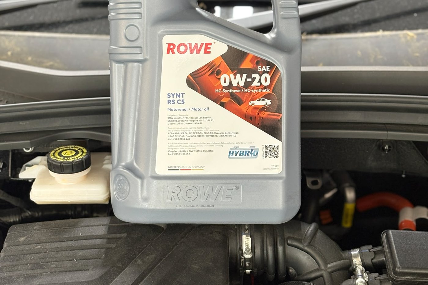 ROWE HighTec engine oil being used on a vehicle in the workshop